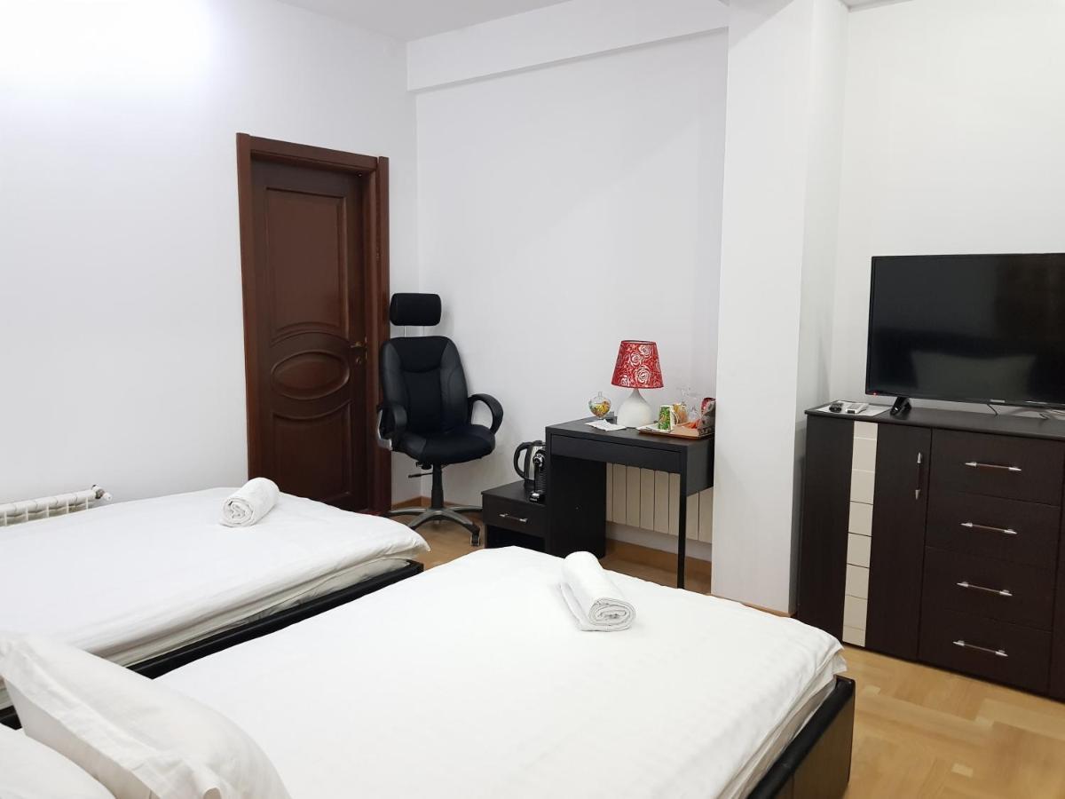 Apartament Langa Monza Apartman Bukarest Kültér fotó